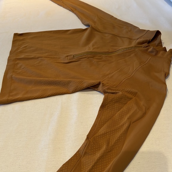 Lululemon Swiftly Tech 1/2 Zip 2.0 *Cool
Spiced Bronze / Tuscan Gold - Picture 7 of 8